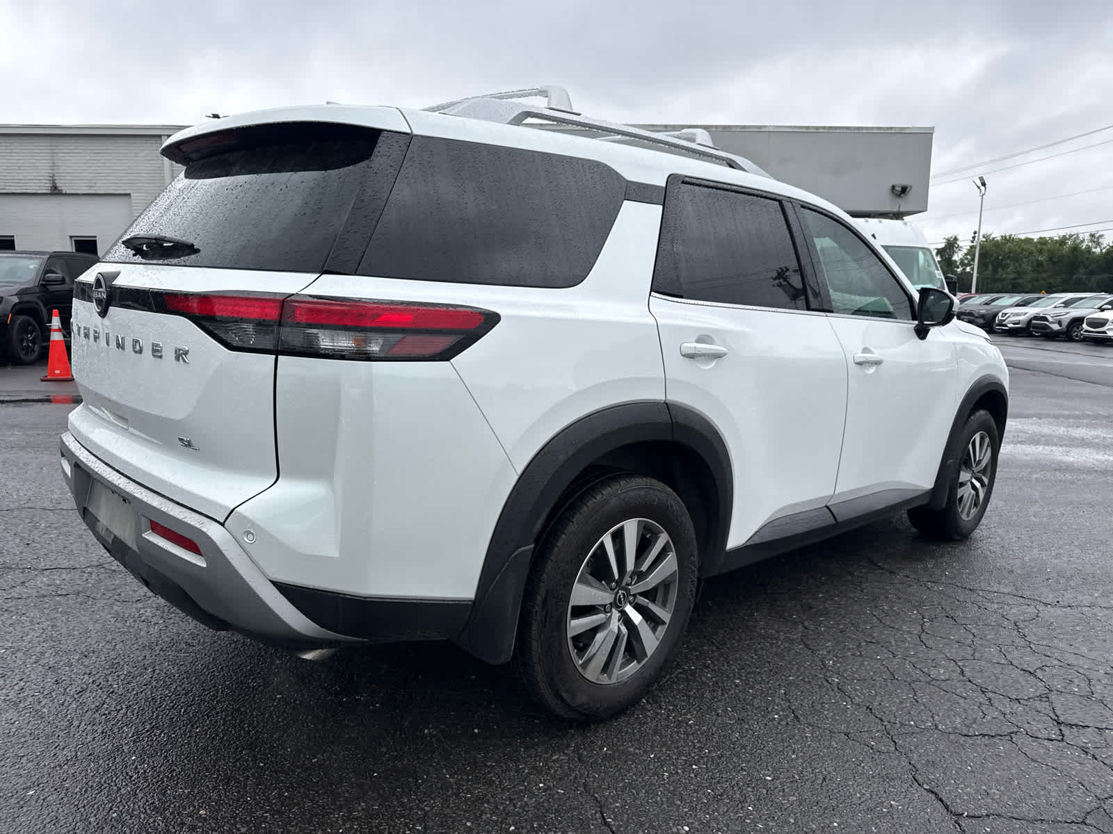 2025 Nissan Pathfinder SL FWD