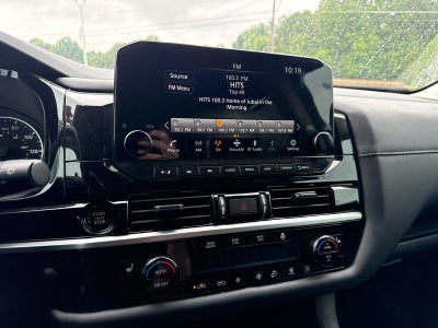 2025 Nissan Pathfinder SL FWD