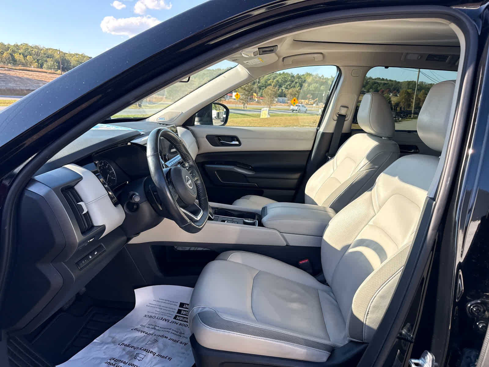 2023 Nissan Pathfinder SL 4WD
