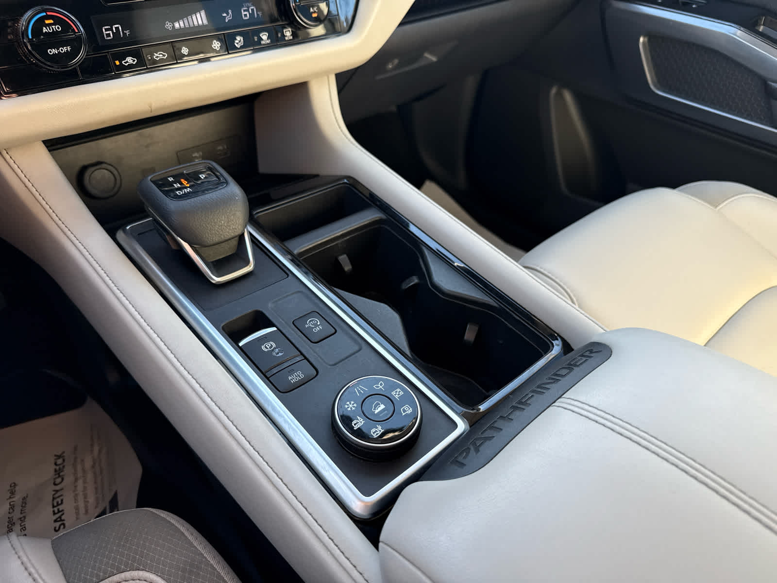 2023 Nissan Pathfinder SL 4WD