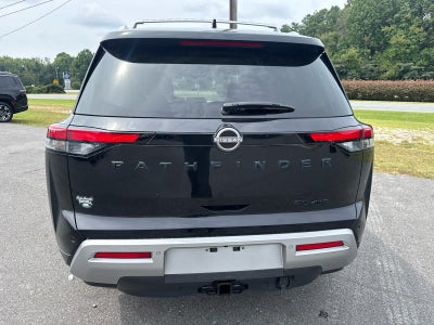 2023 Nissan Pathfinder SL 4WD