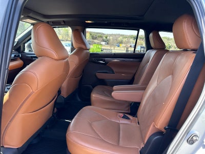 2022 Toyota Highlander Platinum