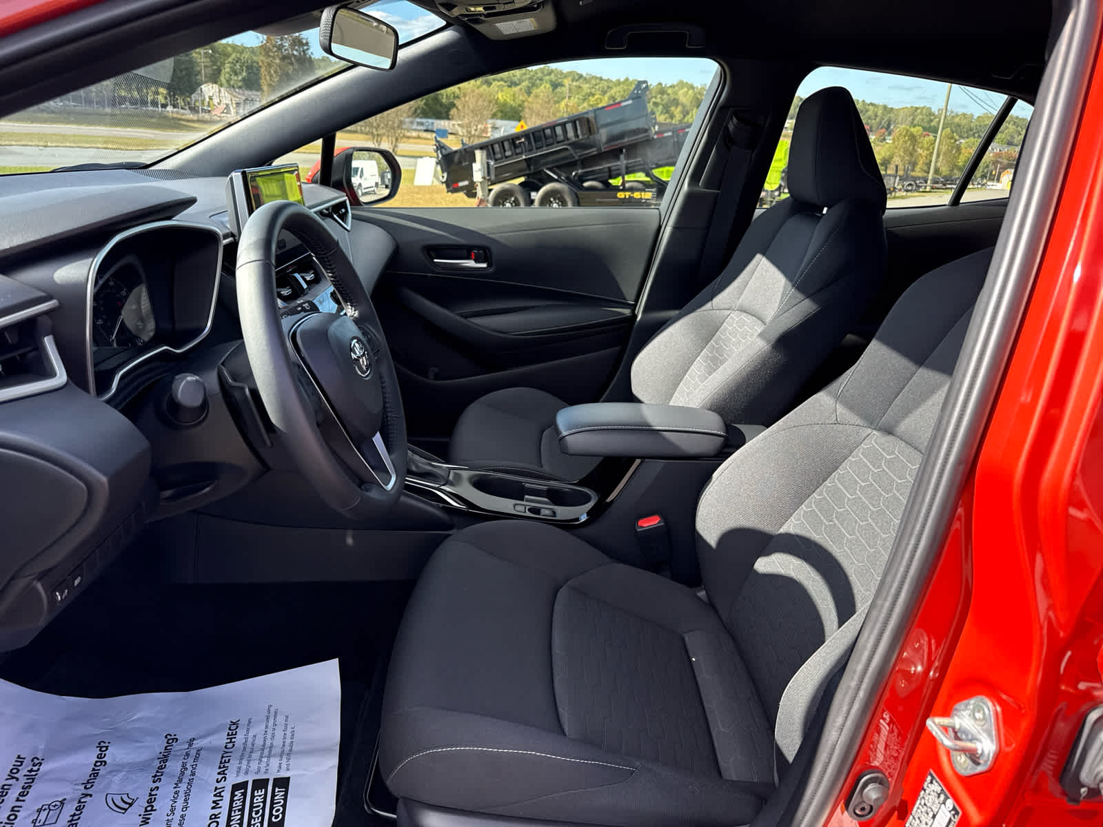 2025 Toyota Corolla Hatchback SE