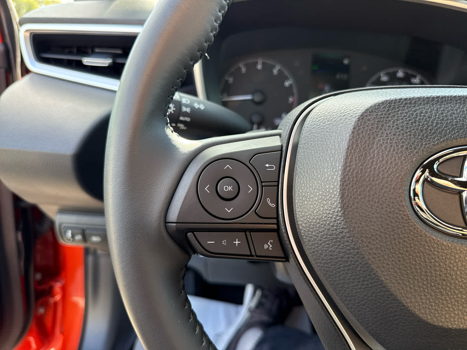 2025 Toyota Corolla Hatchback SE