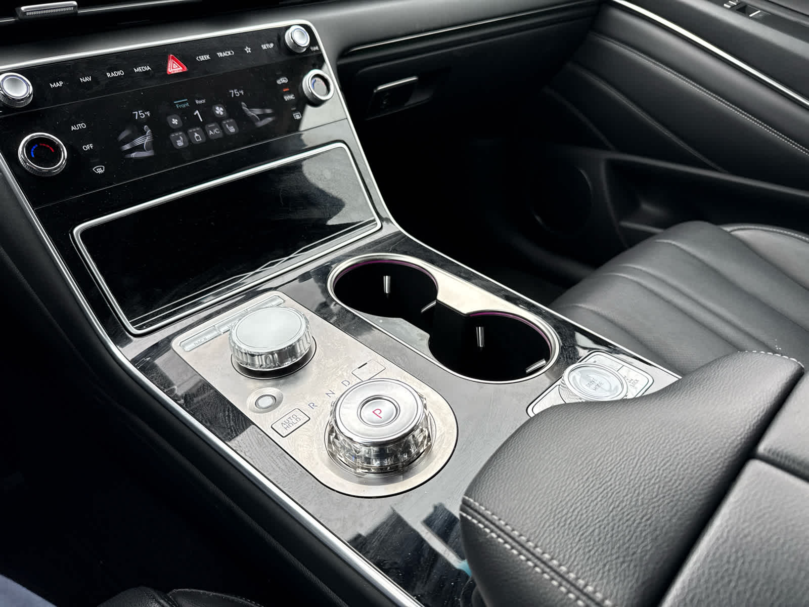 2025 Genesis GV80 2.5T Standard AWD