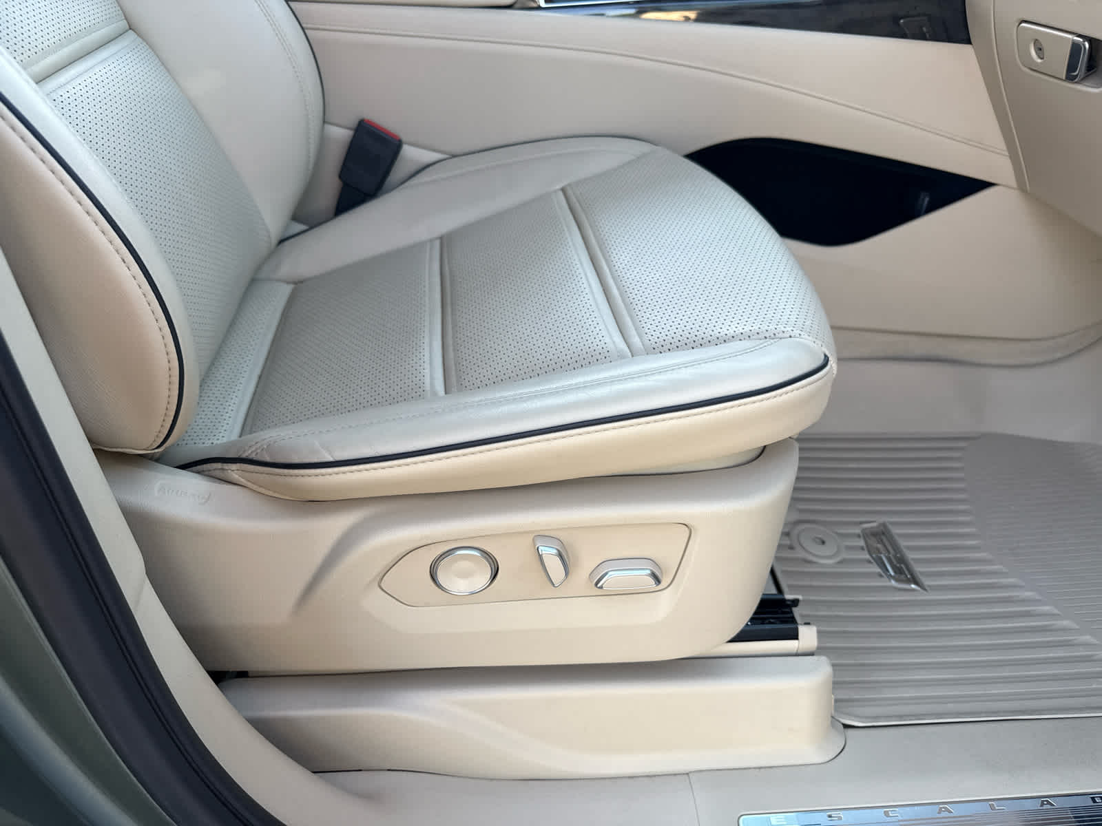 2023 Cadillac Escalade 4WD Premium Luxury