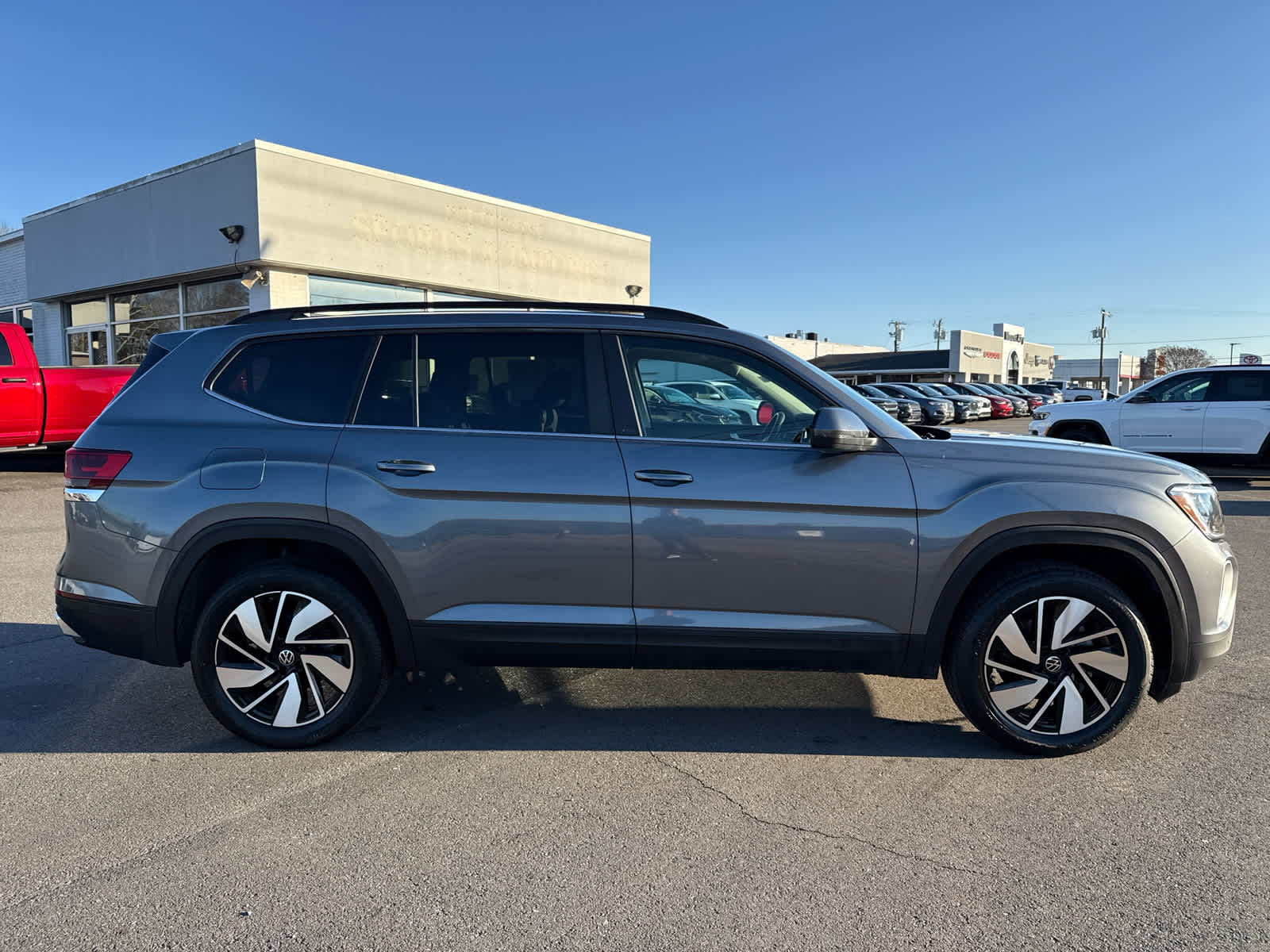 2024 Volkswagen Atlas 2.0T SE w/Technology