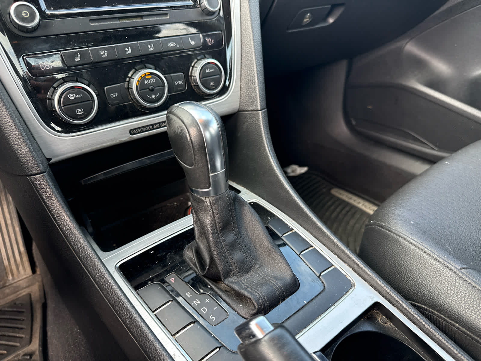 2012 Volkswagen Passat TDI SE w/Sunroof
