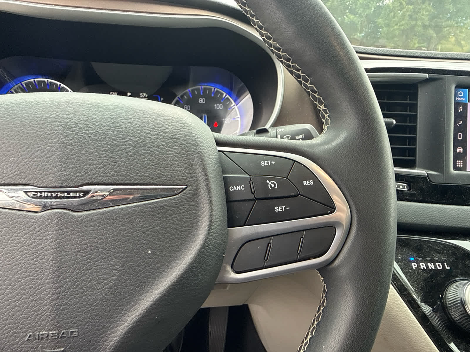 2023 Chrysler Voyager LX
