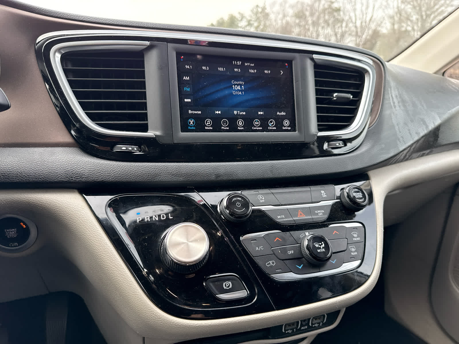 2021 Chrysler Voyager LXI