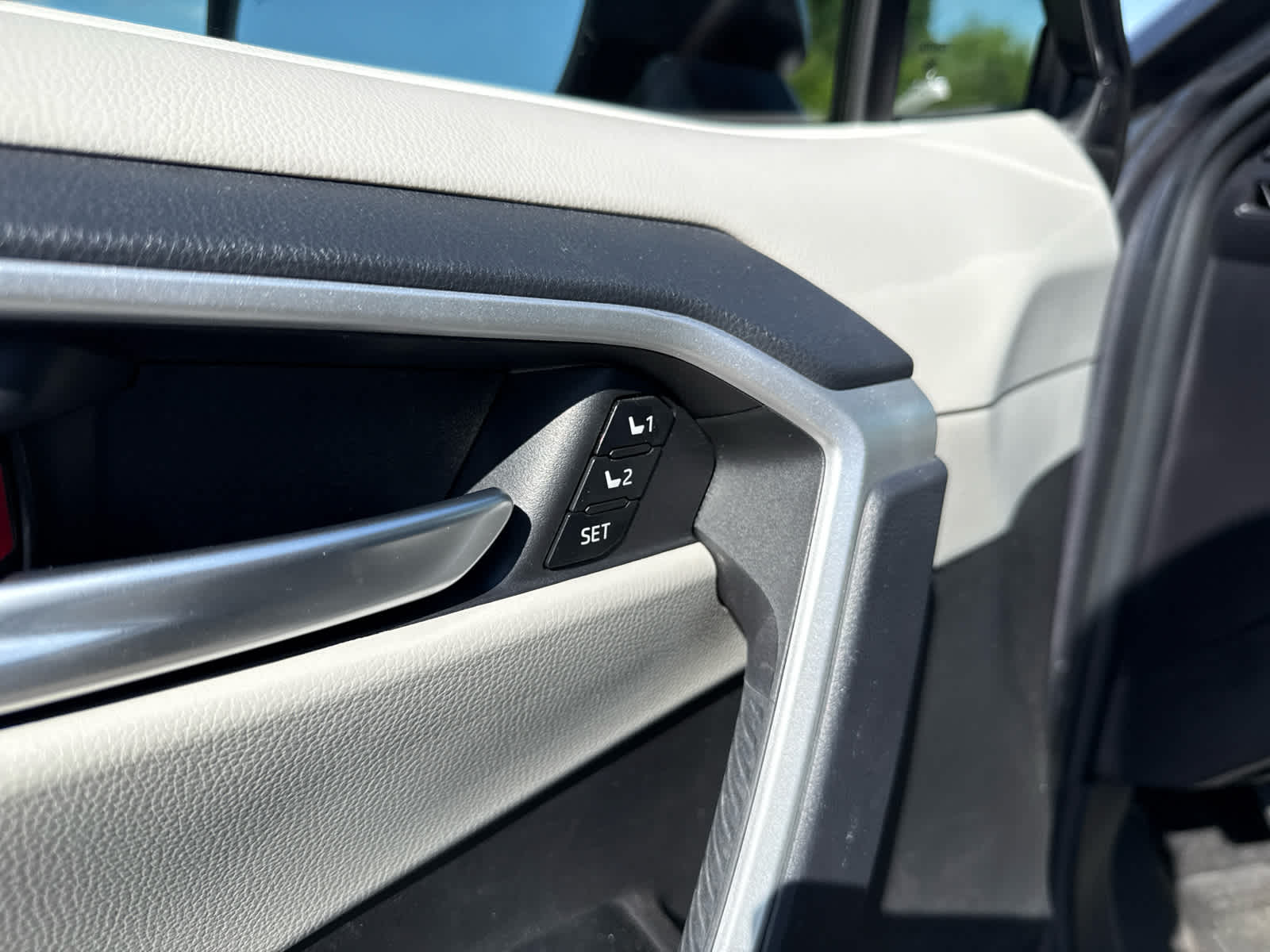 2025 Toyota RAV4 Hybrid XLE Premium