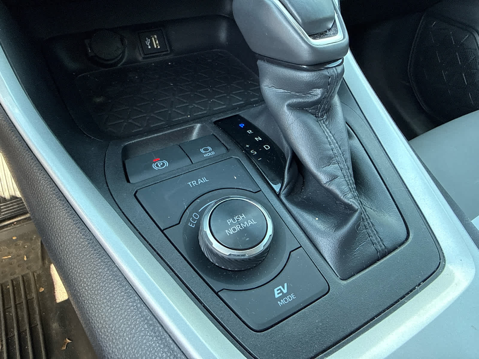 2025 Toyota RAV4 Hybrid XLE Premium