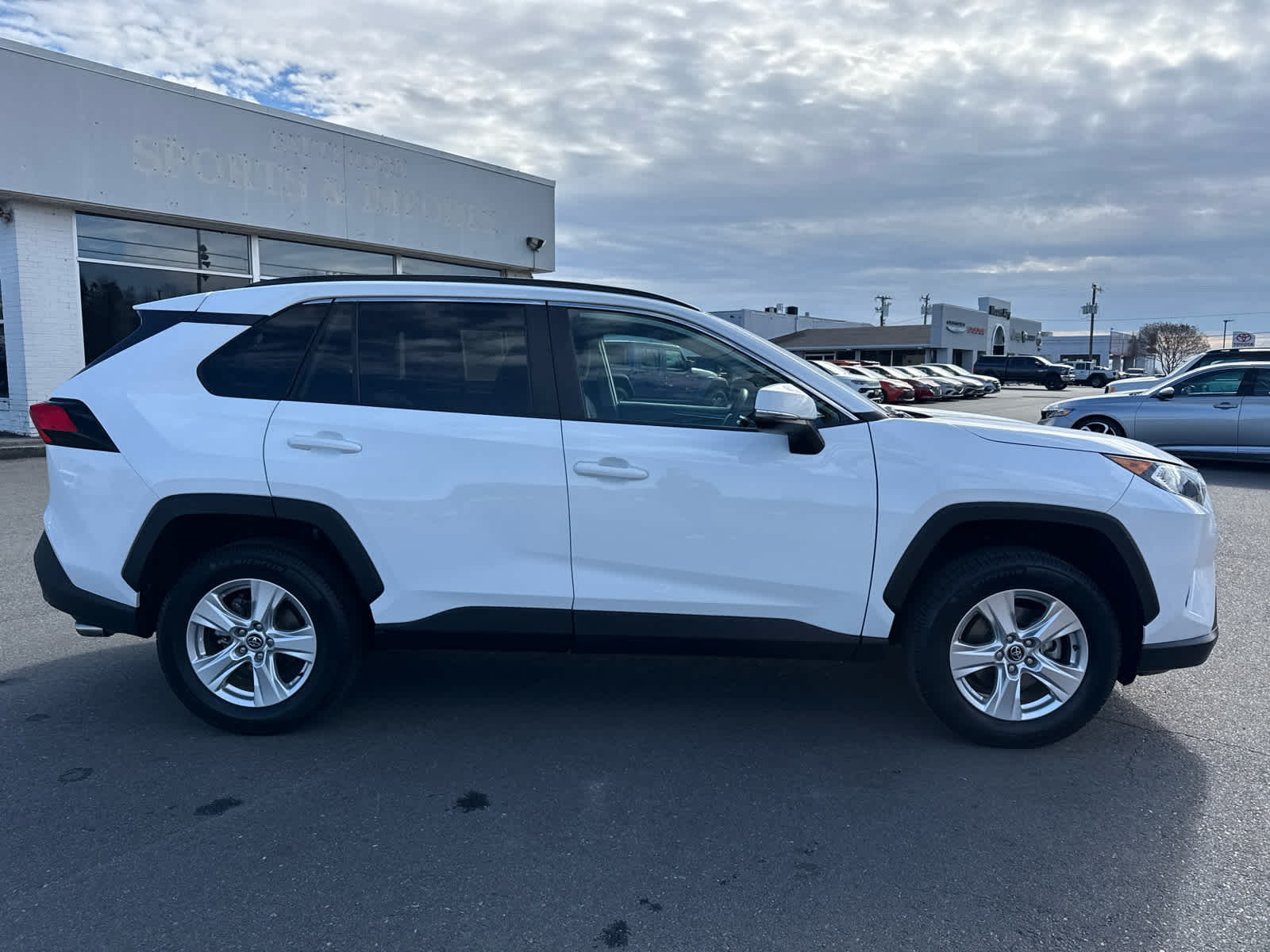 2020 Toyota RAV4 XLE