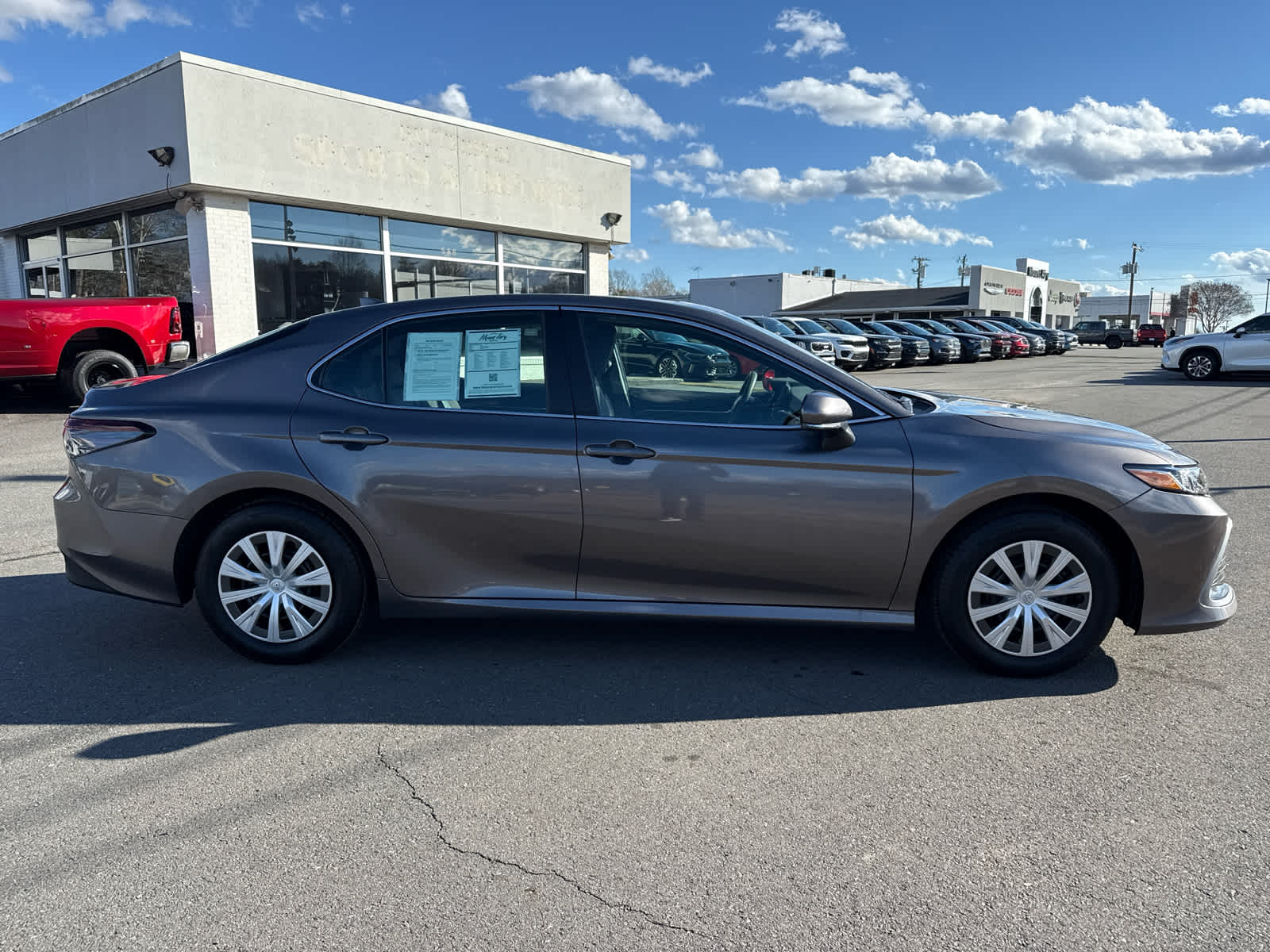 2024 Toyota Camry Hybrid LE