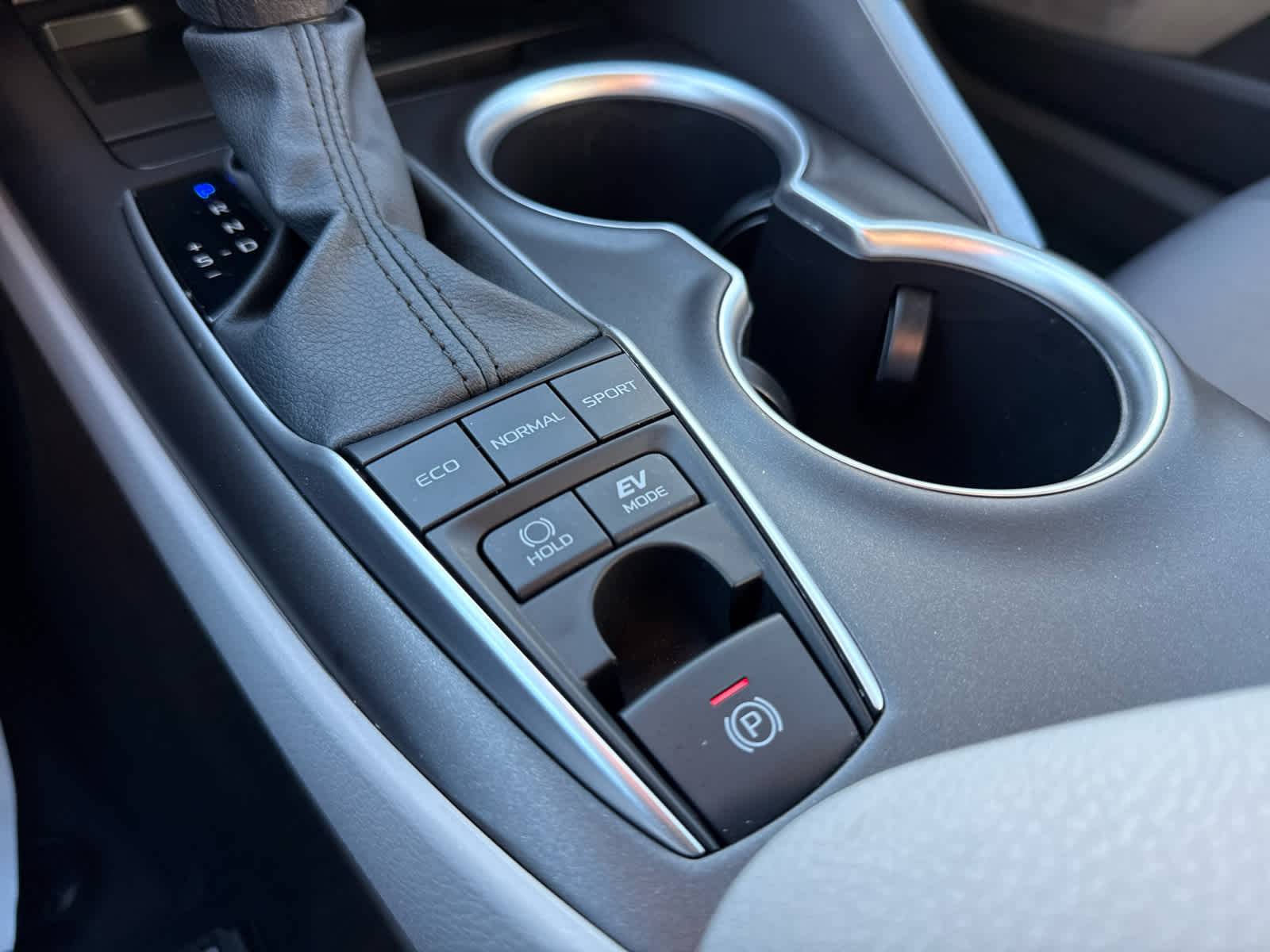 2024 Toyota Camry Hybrid LE