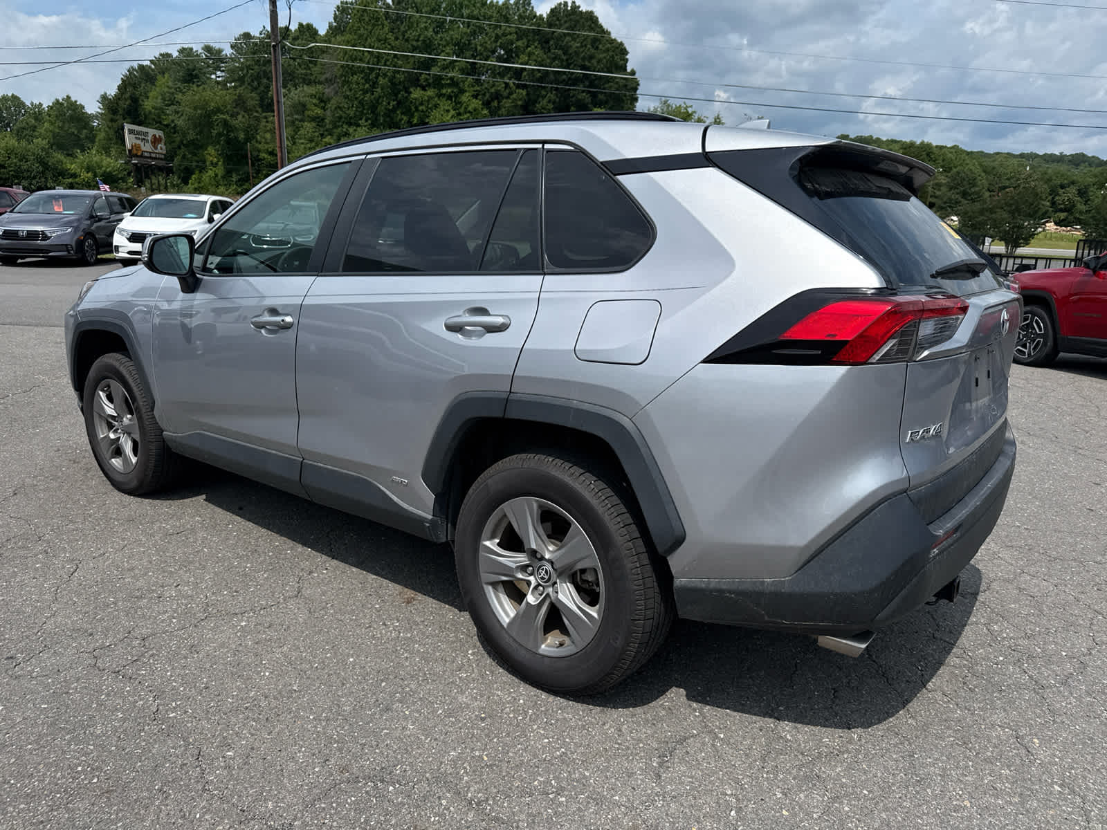2022 Toyota RAV4 Hybrid XLE
