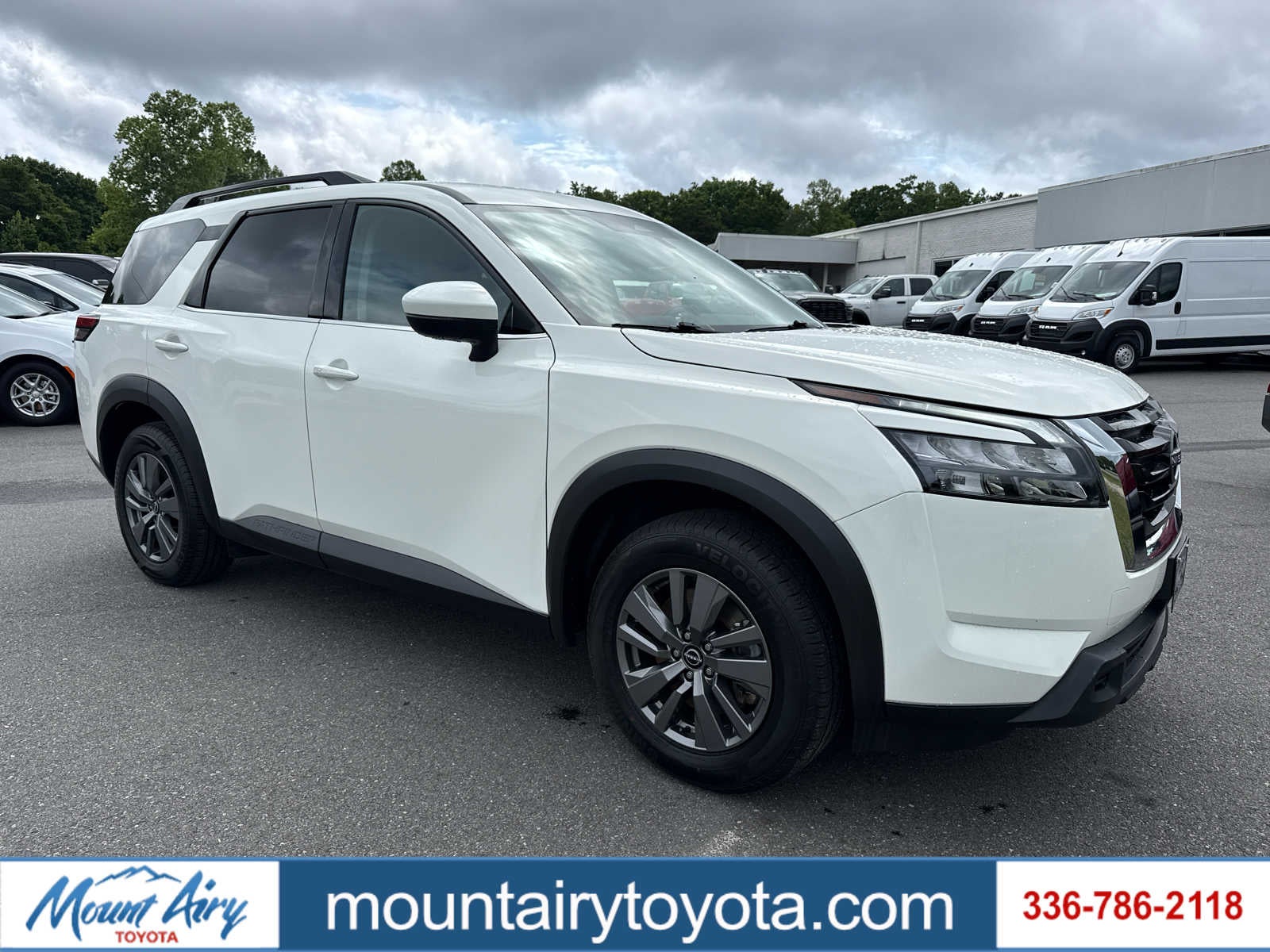 2025 Nissan Pathfinder SV
