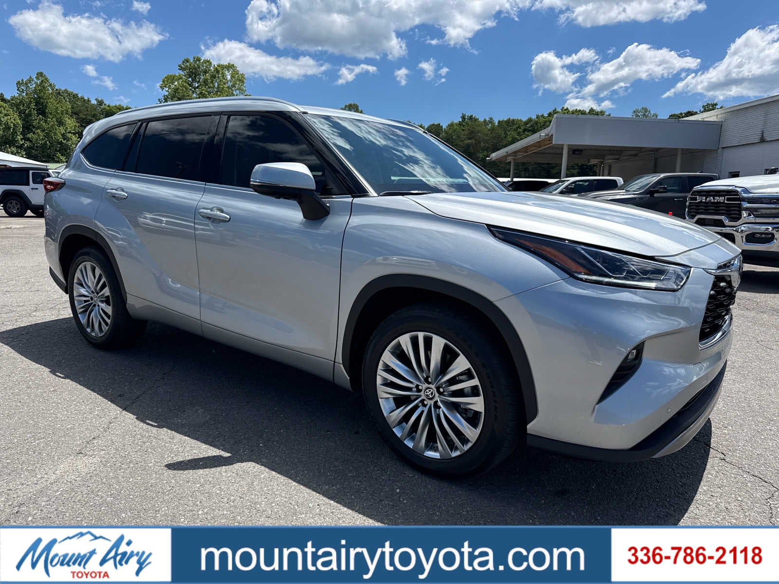 2023 Toyota Highlander Hybrid Platinum