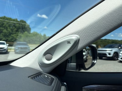 2023 Toyota Highlander Hybrid Platinum