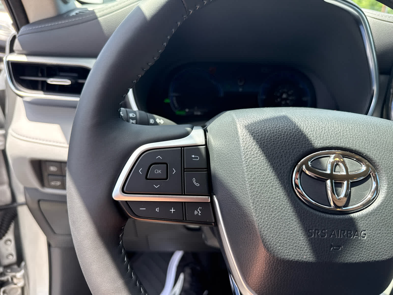 2023 Toyota Highlander Hybrid Platinum