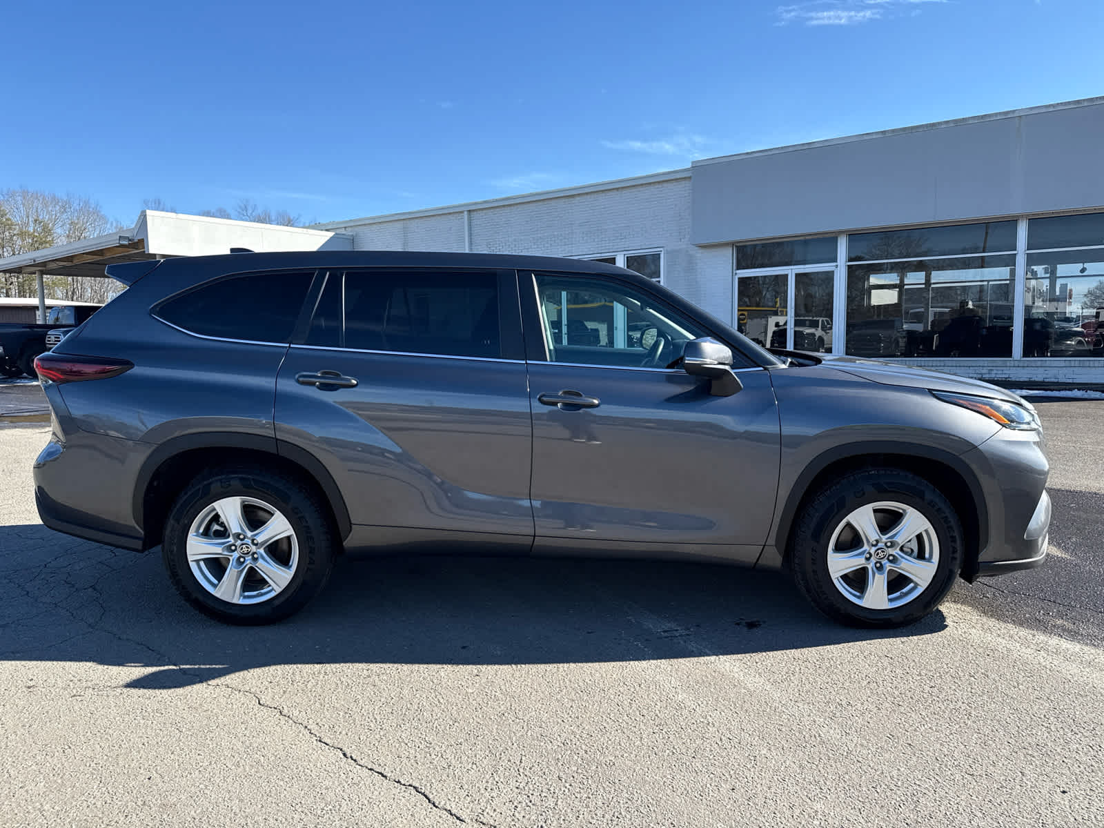 2024 Toyota Highlander LE