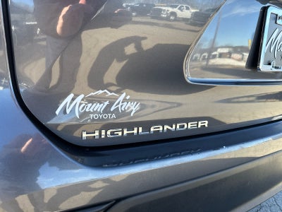 2024 Toyota Highlander LE