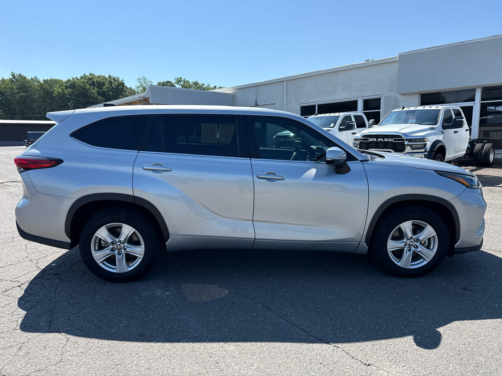 2023 Toyota Highlander L