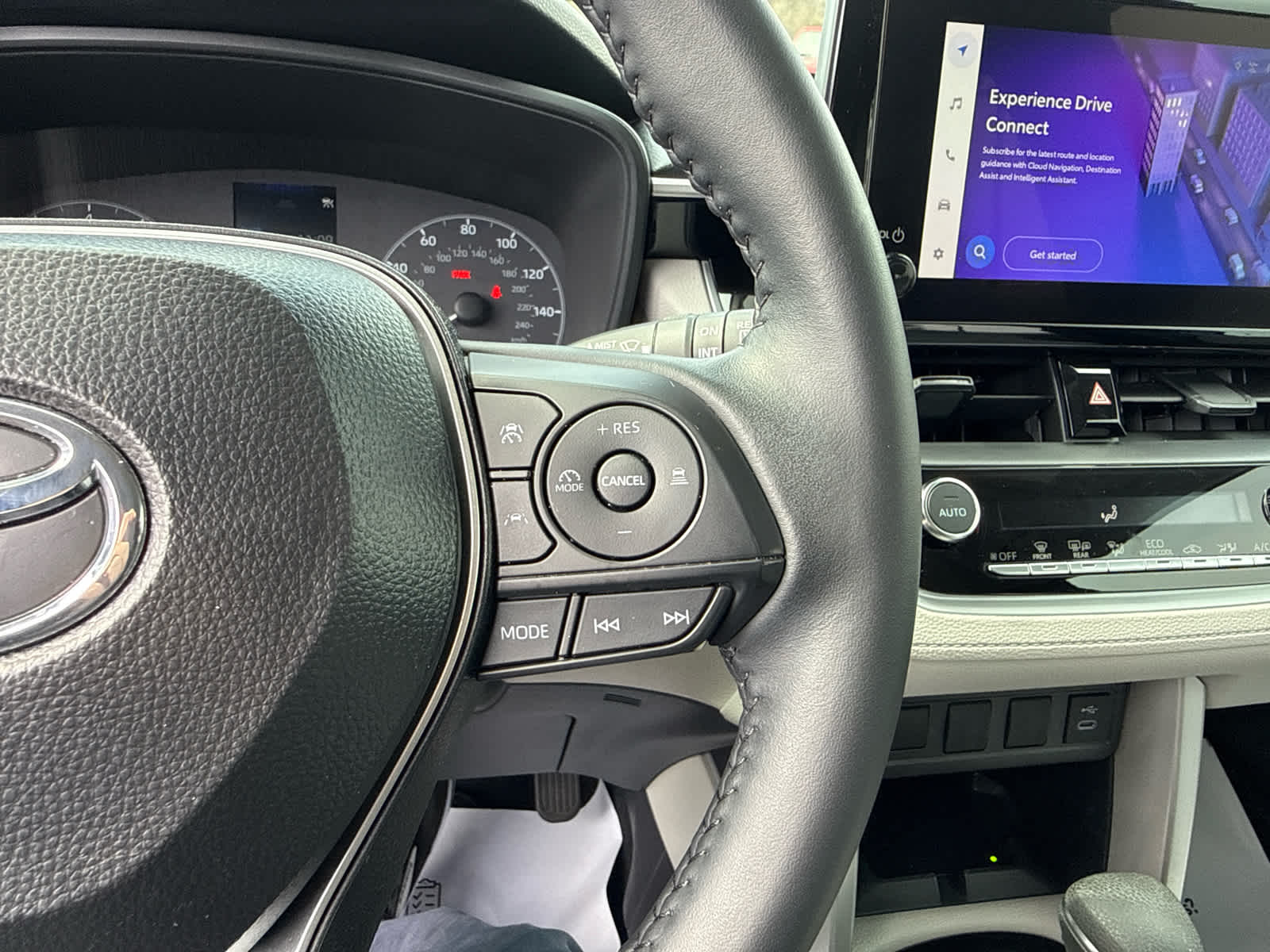 2025 Toyota Corolla Cross LE