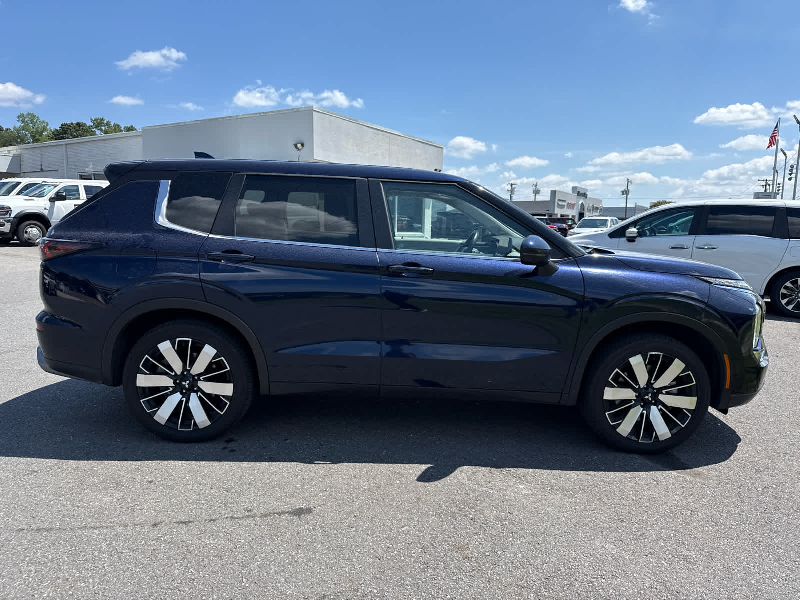 2025 Mitsubishi Outlander SE