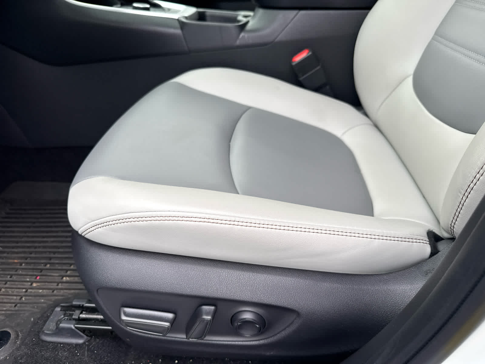 2025 Toyota RAV4 Hybrid XLE Premium
