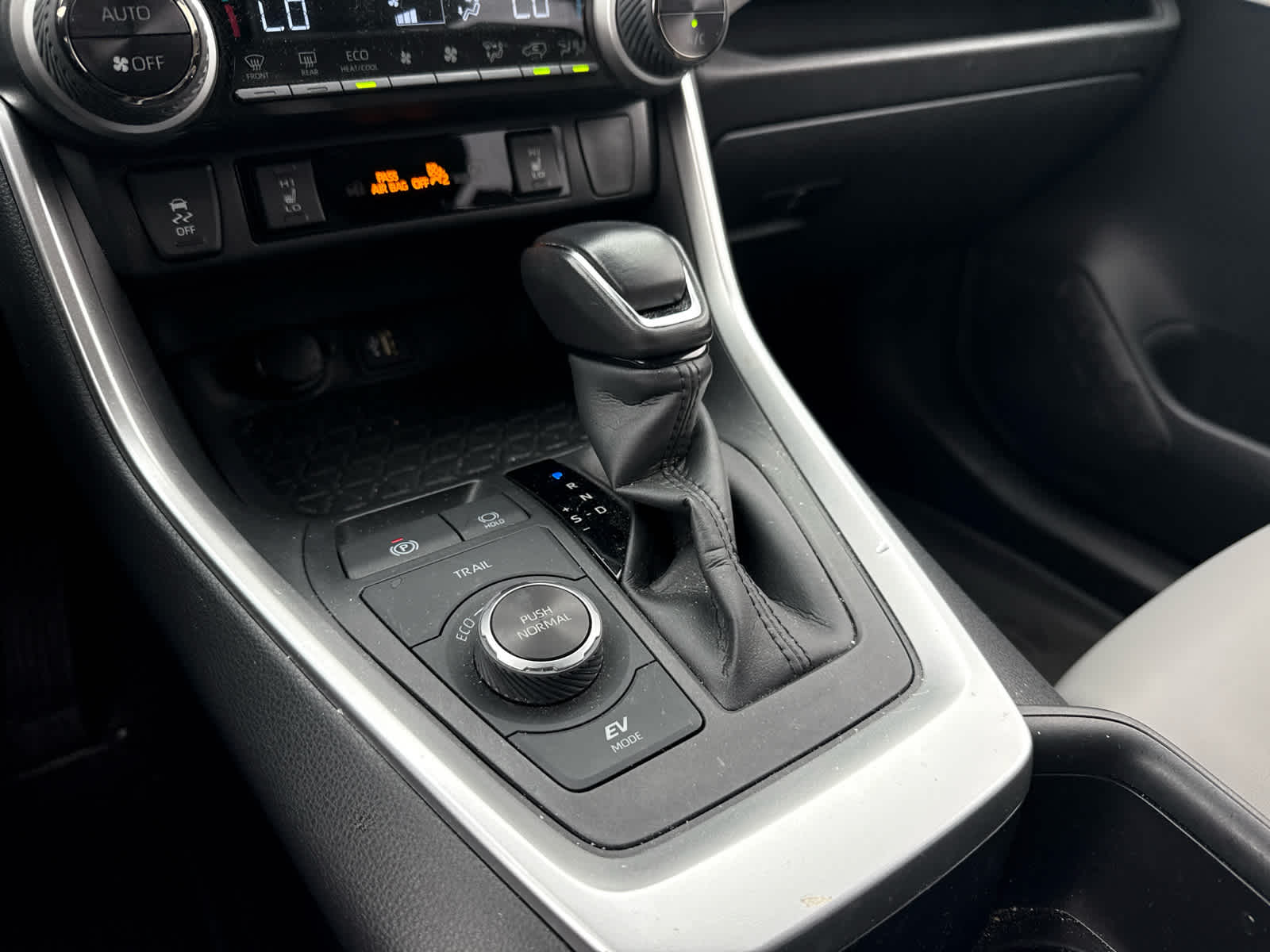2025 Toyota RAV4 Hybrid XLE Premium