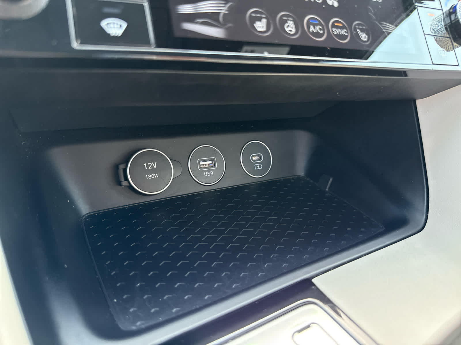 2024 Genesis G70 2.5T