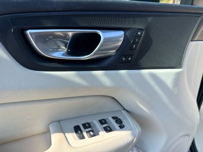 2024 Volvo XC60 Core Dark Theme