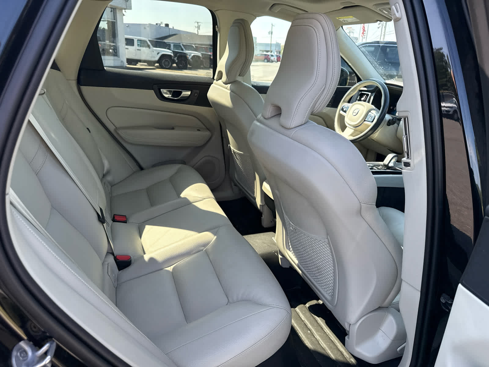 2024 Volvo XC60 Core Dark Theme