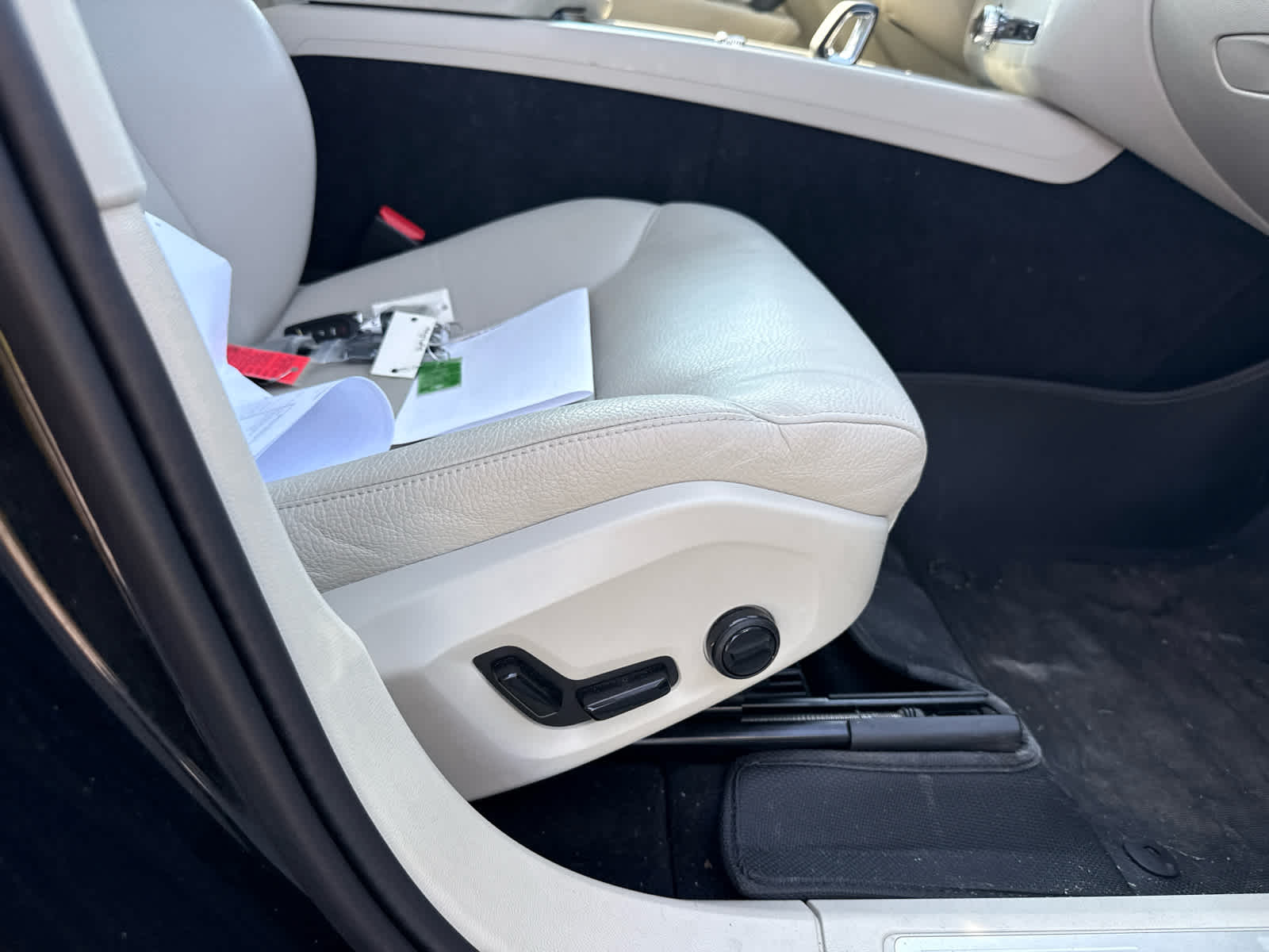 2024 Volvo XC60 Core Dark Theme