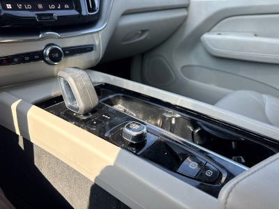 2024 Volvo XC60 Core Dark Theme