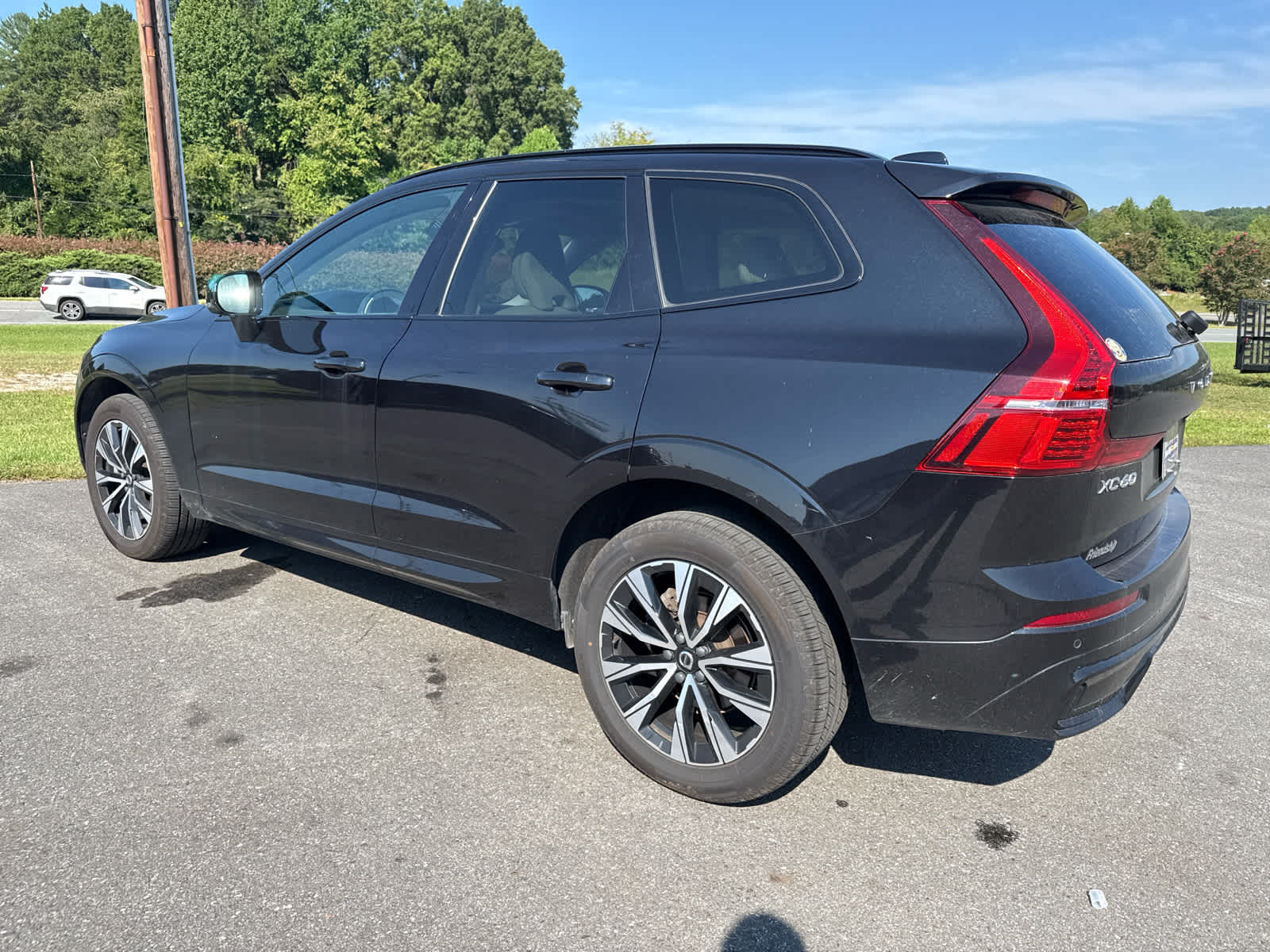 2024 Volvo XC60 Core Dark Theme
