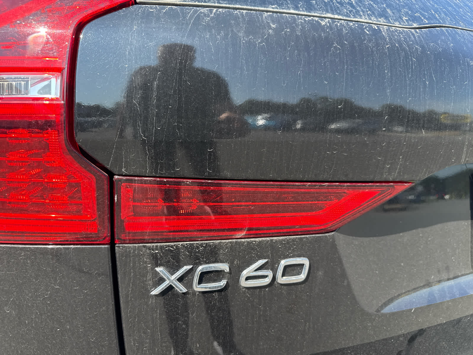 2024 Volvo XC60 Core Dark Theme