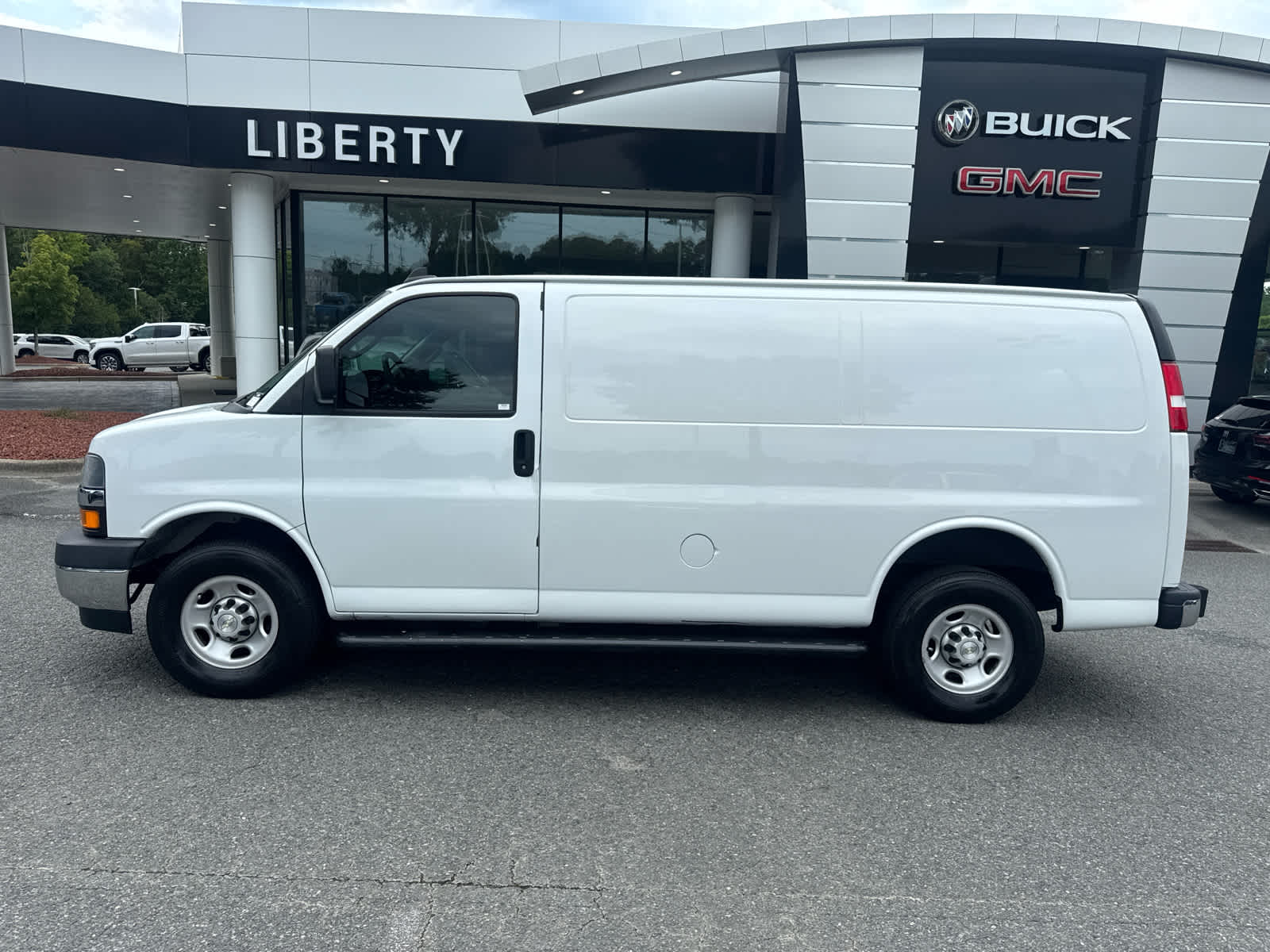 2021 Chevrolet Express Cargo Van RWD 2500 135"
