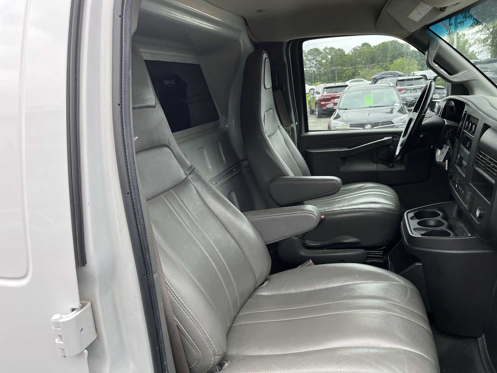 2022 Chevrolet Express RWD 3500 155"