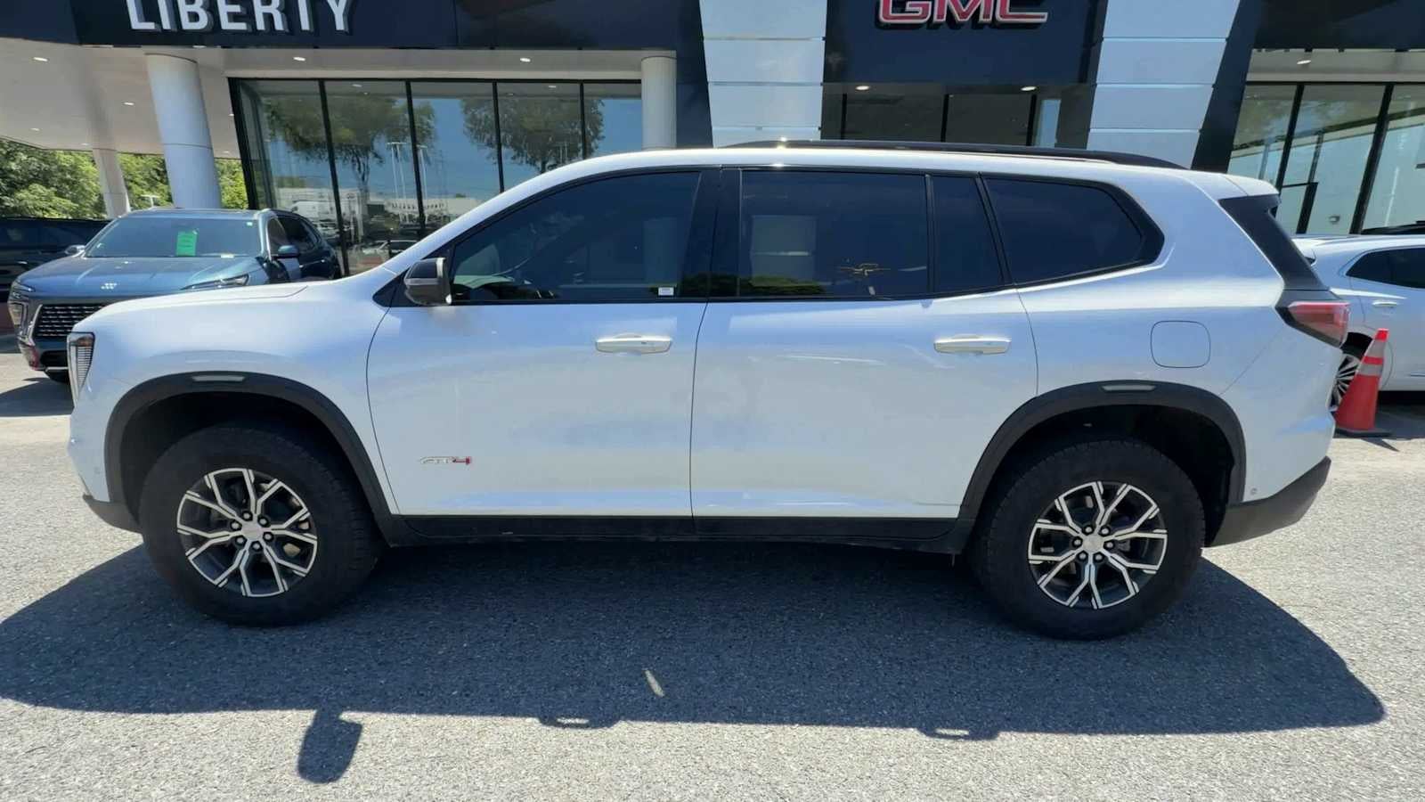 2024 GMC Acadia AWD AT4