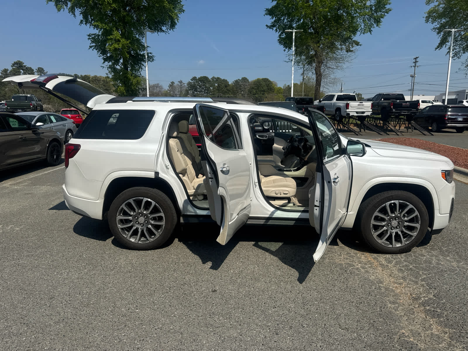 2023 GMC Acadia Denali