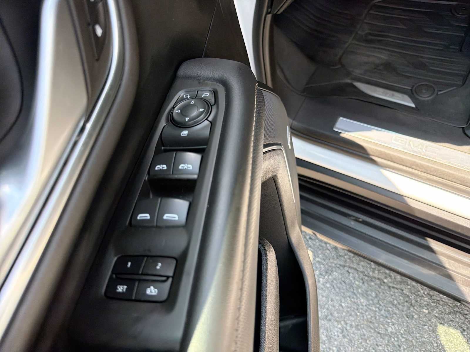 2022 GMC Yukon XL SLT