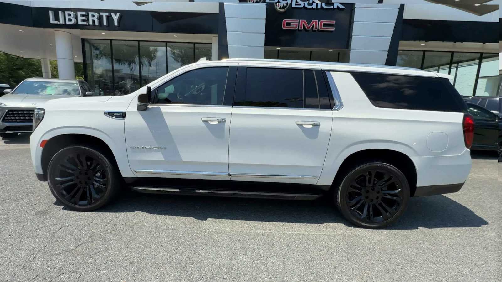2022 GMC Yukon XL SLT