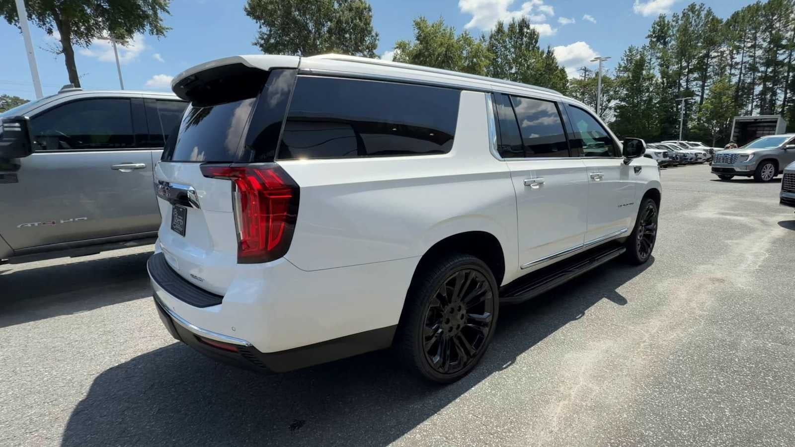 2022 GMC Yukon XL SLT