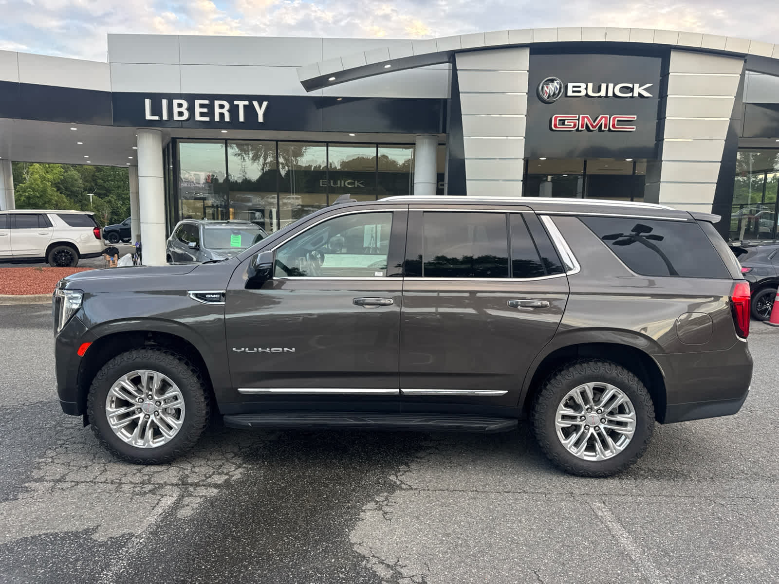 2021 GMC Yukon SLT