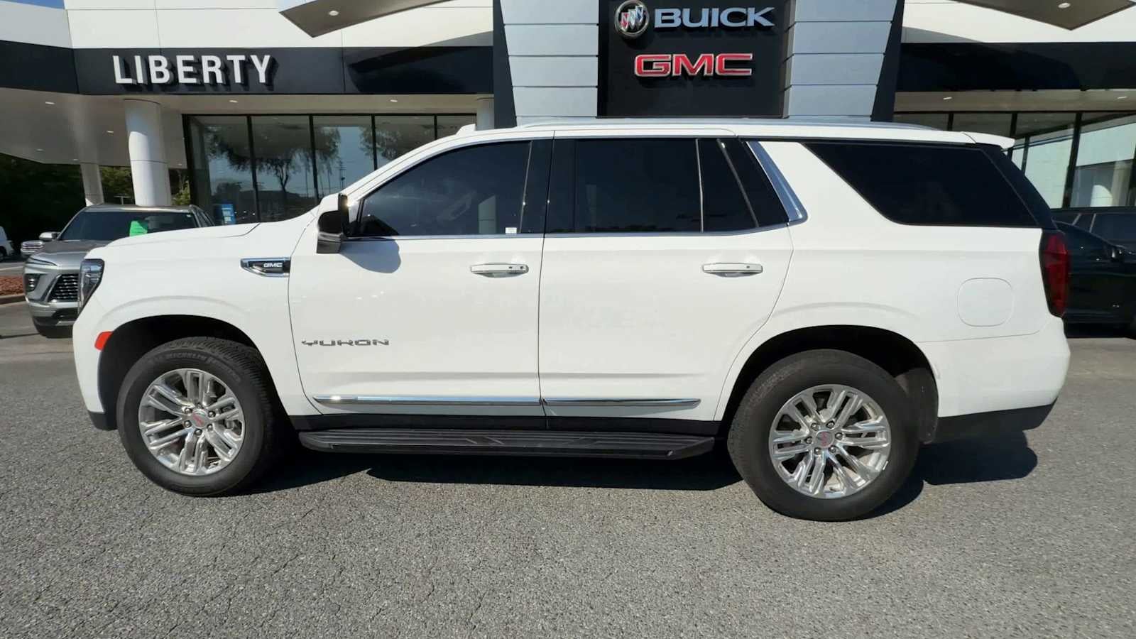 2023 GMC Yukon SLT