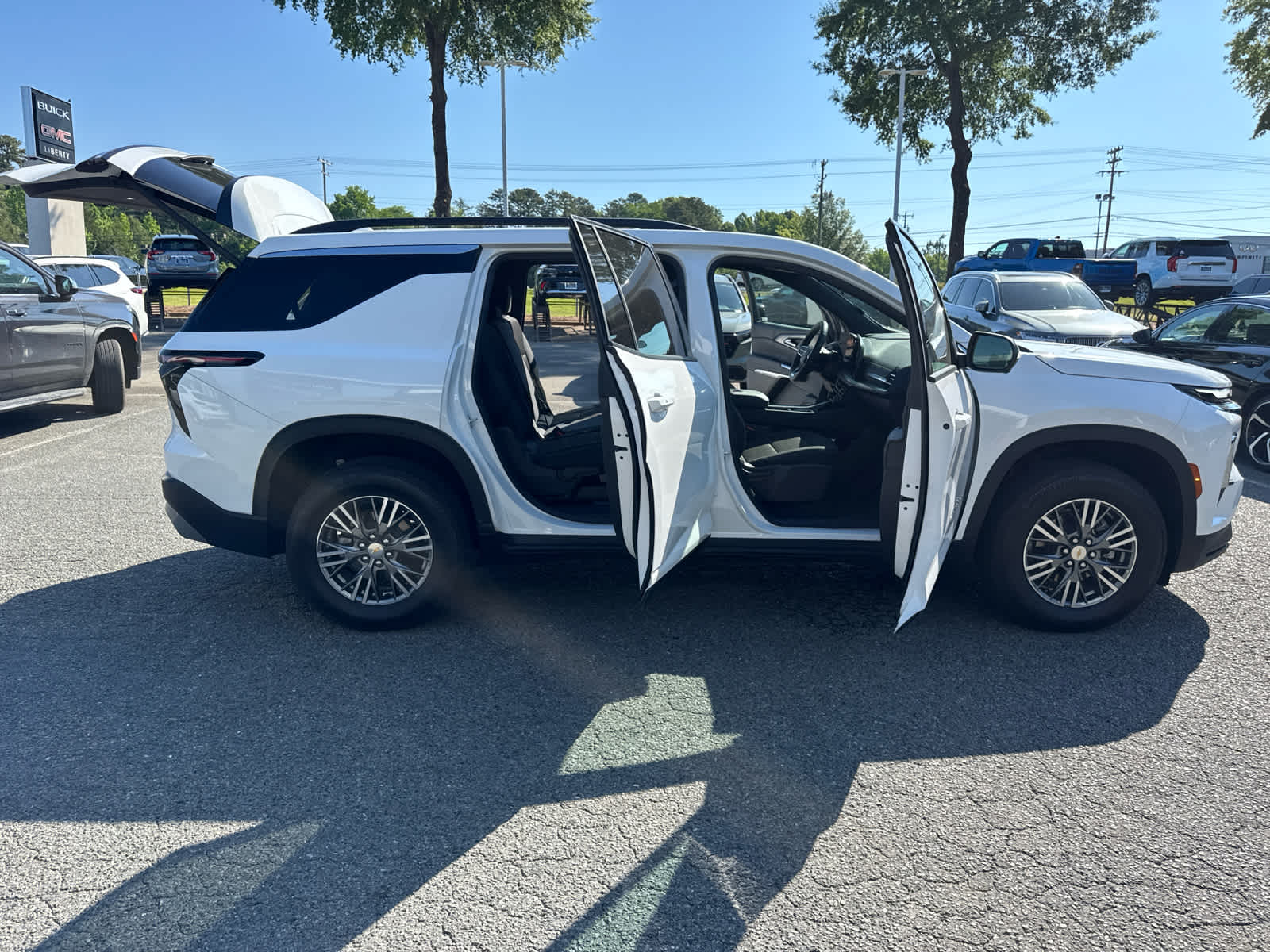 2025 Chevrolet Traverse FWD LT