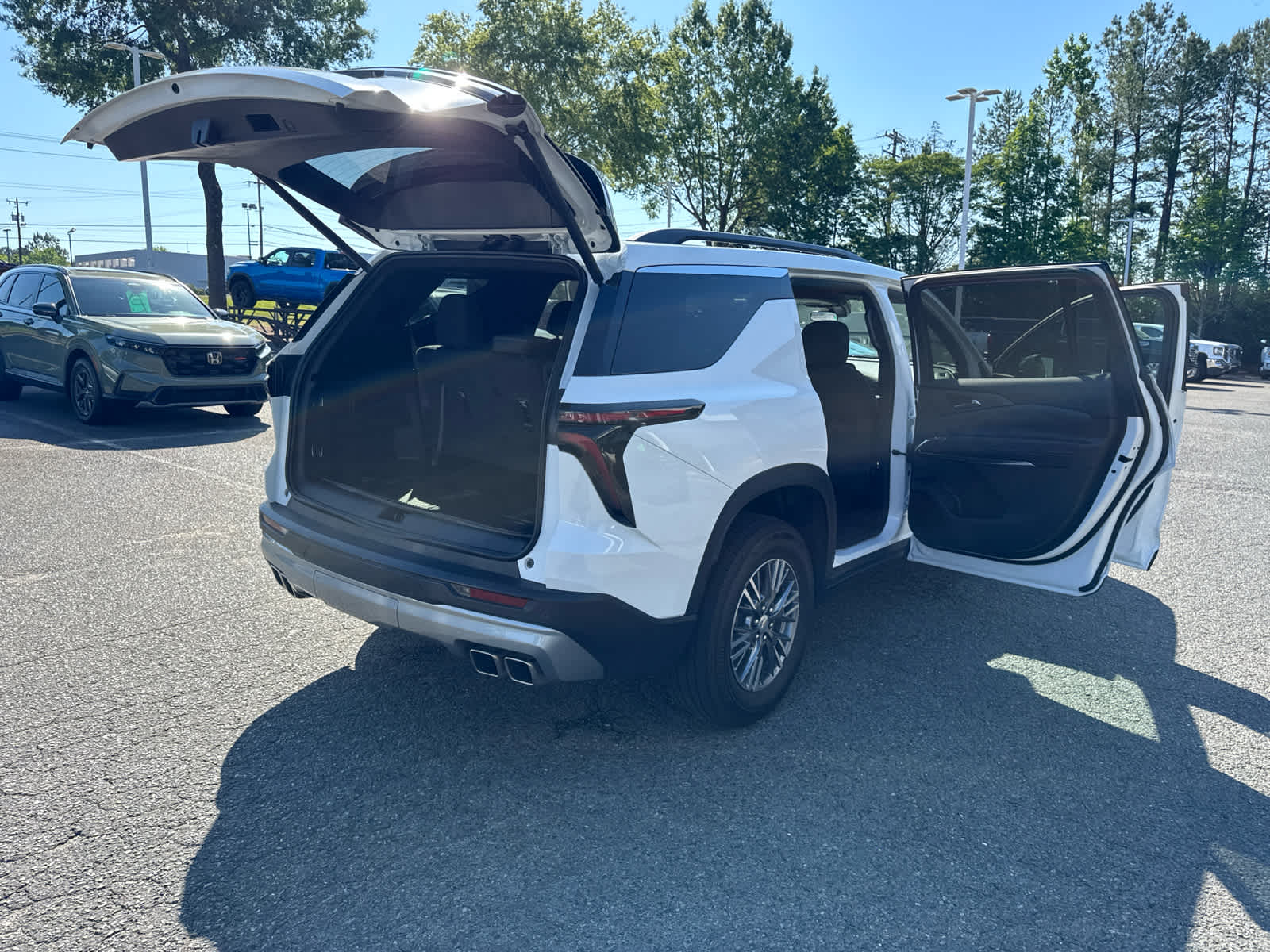2025 Chevrolet Traverse FWD LT