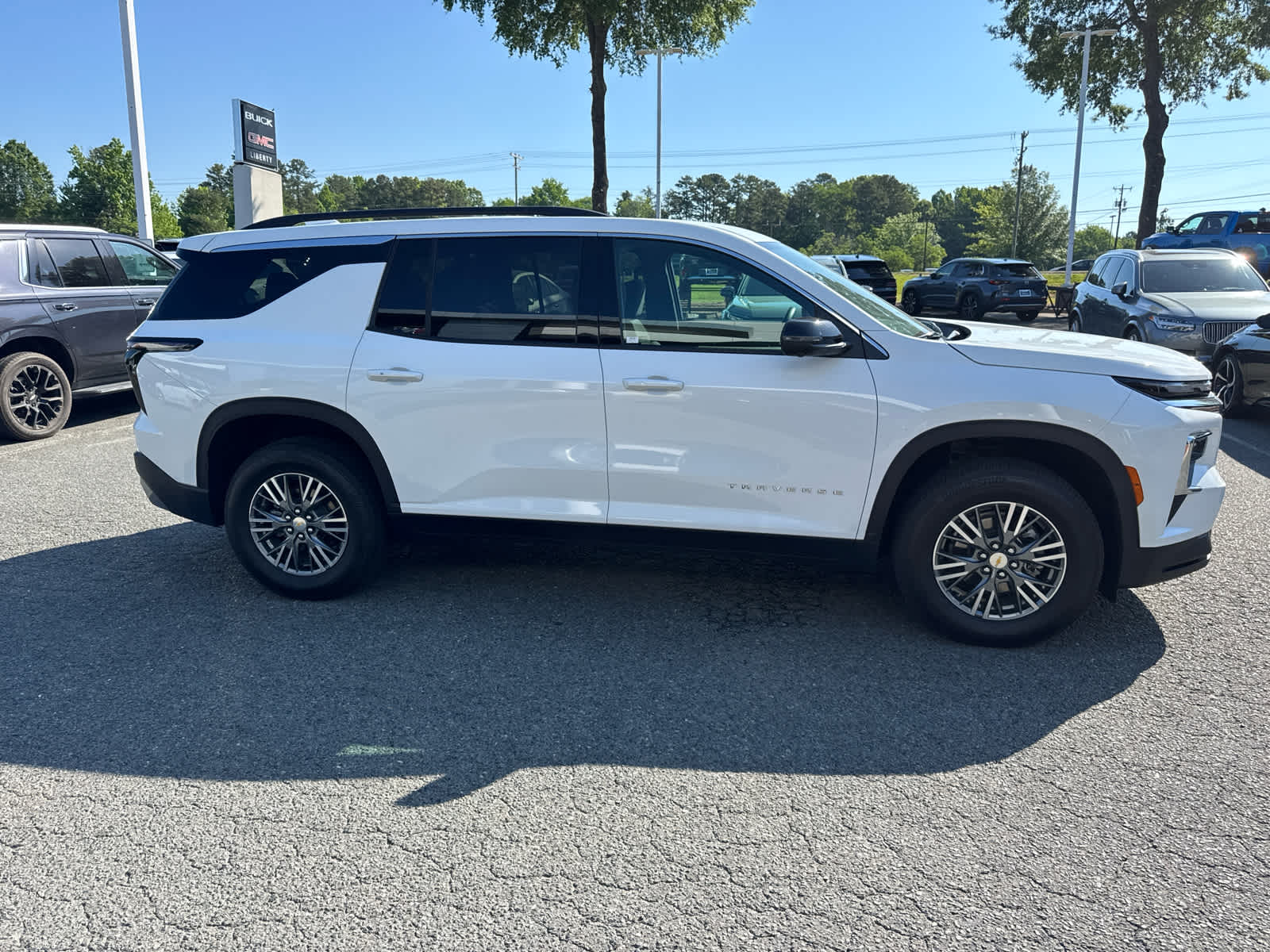2025 Chevrolet Traverse FWD LT